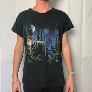 Wolf tee